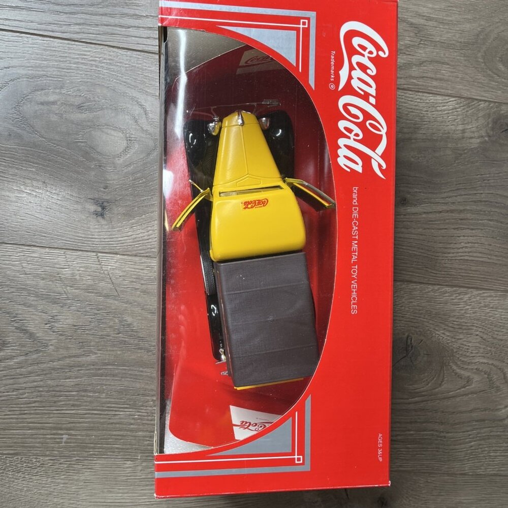 Hartoy Coca Cola 1936 Ford Delivery Truck 1:18 Scale Solido - 1979 - Picture 4 of 14